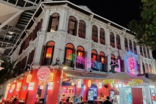 Heritage buildings at Trengannu St and Smith St.