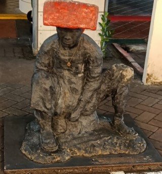 Statue of Samsui Woman at Pagoda St.
