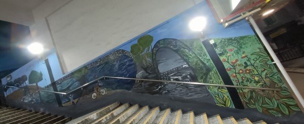 大牌 333 牛车水路 (Kreta Ayer Rd) 上楼时有  Belinda Low   的小桂林墙壁画。