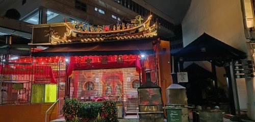 Ann Siang Hill Park Exit with a chinese temple and the Amoy St Food Centre on its right.