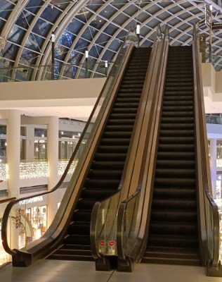 Escalator to Level 2.