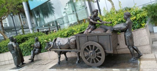 The River Merchants statues by Aw Tee Hong.