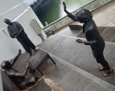 From Chettairs to Financiers statues by Taiwanese artist Chern Lian Shan in 2002.