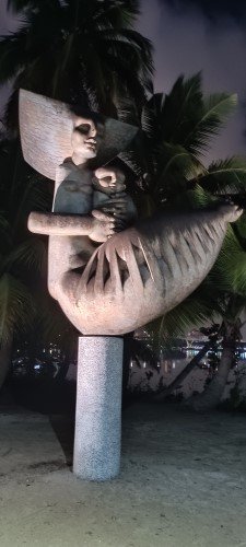 Mother & Child Bronze by Dr Ng Eng Teng in 1996.