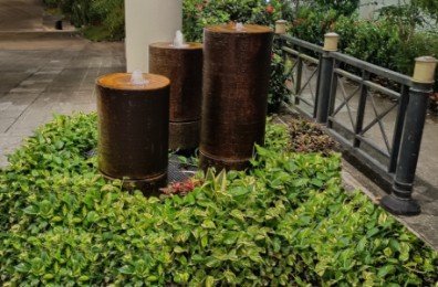 Tanglin Mall water fountain.
