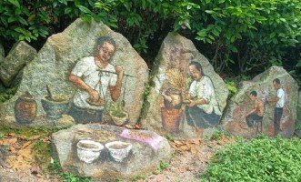 民族植物园内由叶耀宗创作的药用壁画。