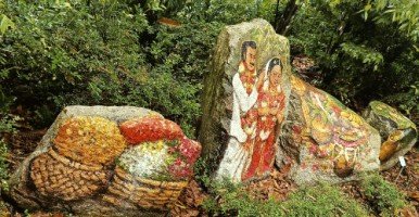 民族植物园内叶耀宗创作的仪式壁画。