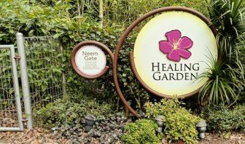 位于 Neem Gate 的疗养花园。
