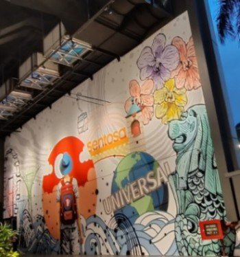 Mural by Unknown Artist at Travelodge Harbourfront.