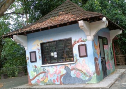 Hut with 3 Murals.