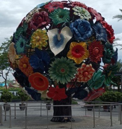 Flower Tree Sculpture by Chai Jeong-hwa.