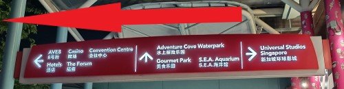 在赌场的标志处左转。