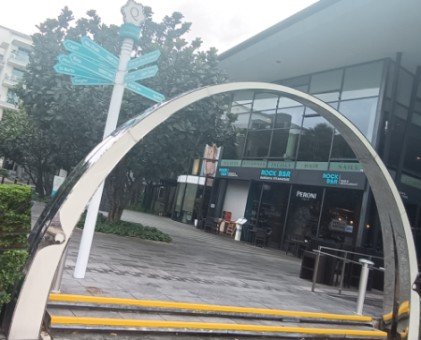 Arch at QUAYSIDE ISLE.