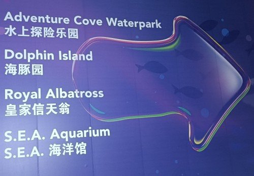 按照指示牌到达目的地。